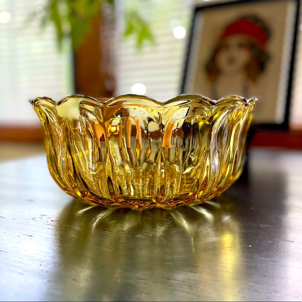 Beautiful Vintage Amber glass serving bowl that is shaped as a flower.